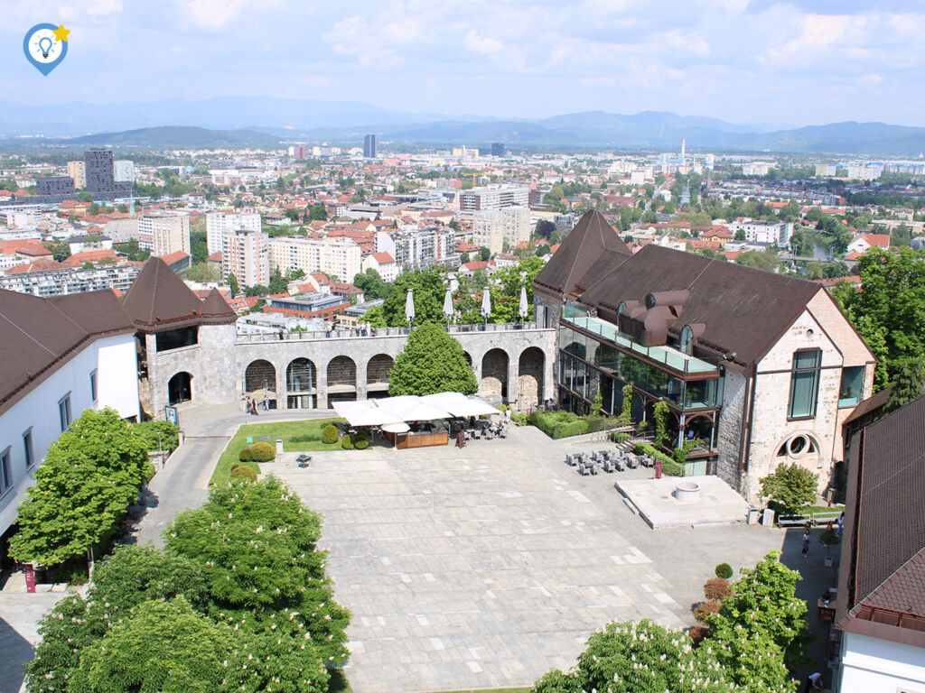 De binnenplaats van het Ljubljana Kasteel