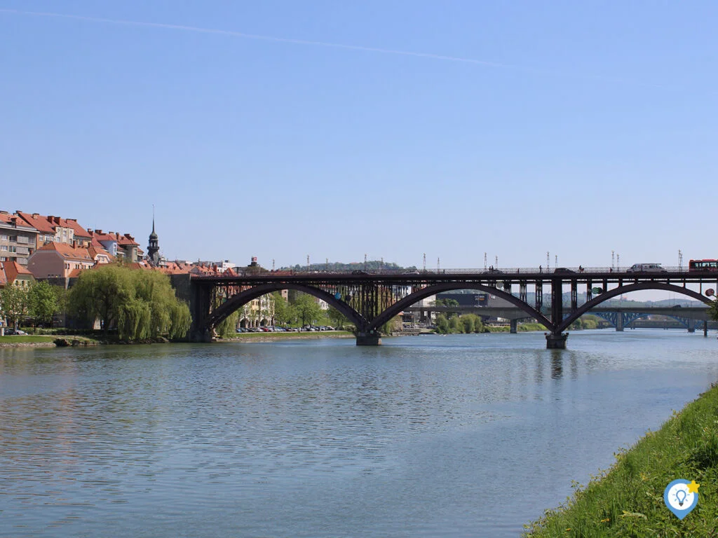 Een prachtige brug bij Maribor