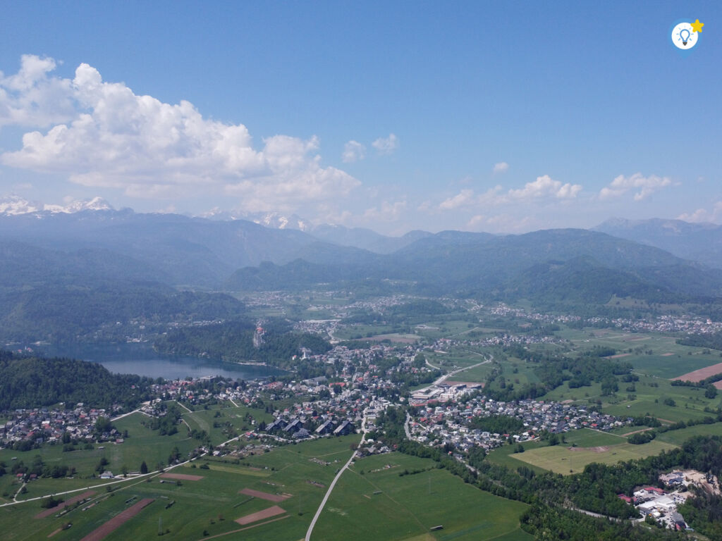 Het meer Bled en de omgeving vanuit de lucht