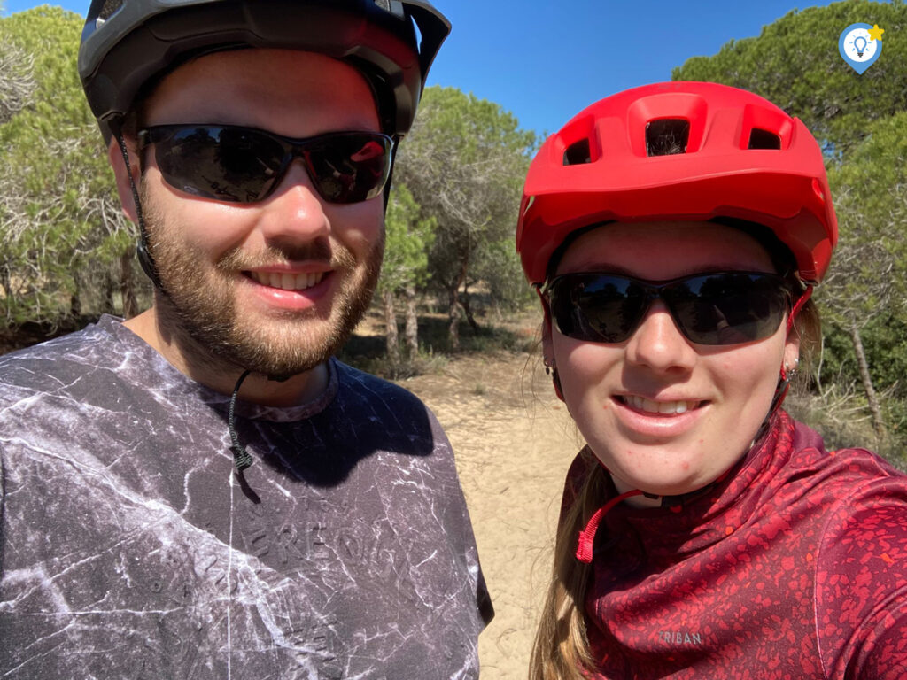 Samen wezen mountainbiken in Spanje