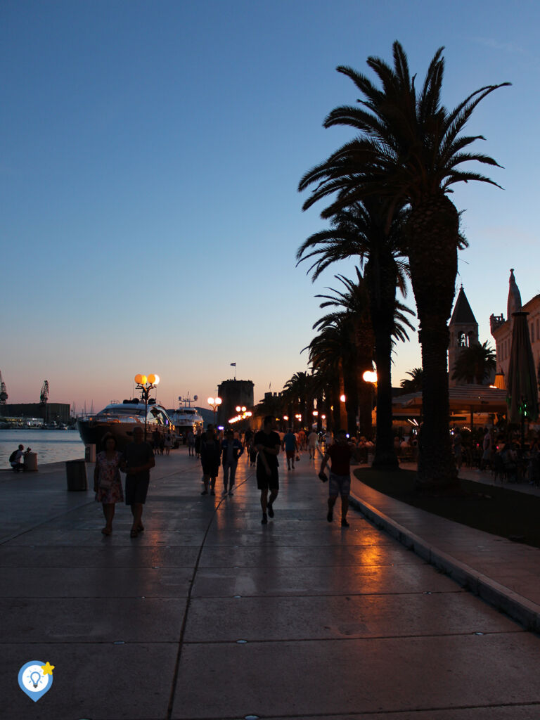 Het stadje Trogir 's avonds