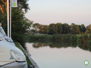 Meerdere plekken in Wommels direct aan het water